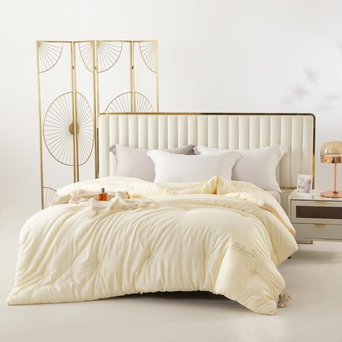 羊绒蛋白亲柔被01